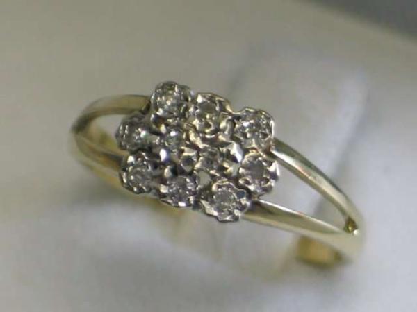 Schicker Damenring aus 585er Gold mit 10 Diamanten, Größe 51, Gewicht: 2,1g