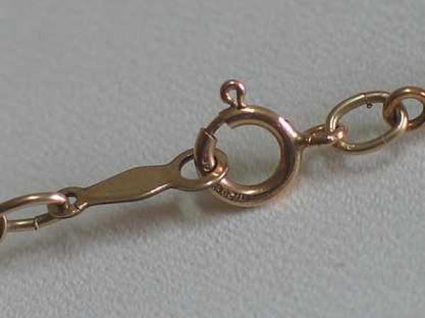 Perlenhalskette mit 16 Naturperlen aus 585er Gold, Länge 46,5 cm, Gewicht 6,1g