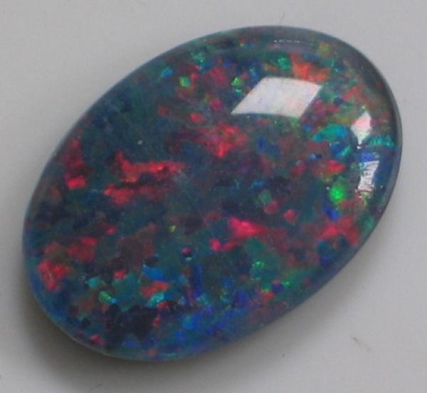 Opal, Triplette, oval, Australien, Gewicht: 6.885 ct.