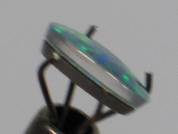 Opal, Triplette, oval, Australien, Gewicht: 1.0 ct. -grünlich-