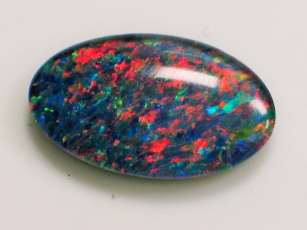 Opal, Triplette, oval, Australien, Gewicht: 6.7 ct.