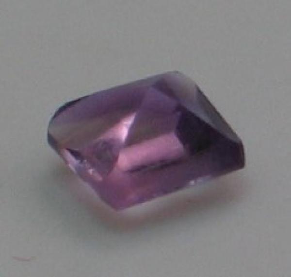 Amethyst im Carréschliff, Gewicht: 0.325 ct.