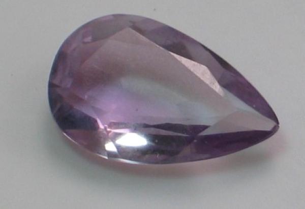 Amethyst im Tropfenschliff, Gewicht: 4.5 ct.
