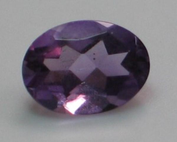 Amethyst im Ovalschliff, Gewicht: 1.0 ct.