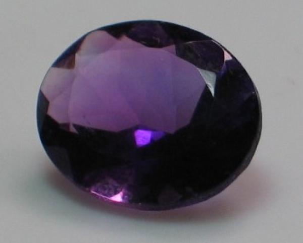 Amethyst im Ovalschliff, Gewicht: 2,9 ct.