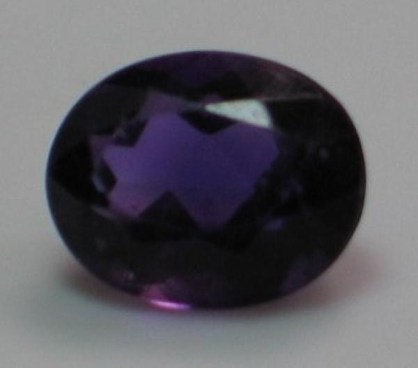 Amethyst im Ovalschliff, Gewicht: 2,8 ct.