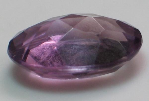Amethyst im Ovalschliff, Gewicht: 6,2 ct.