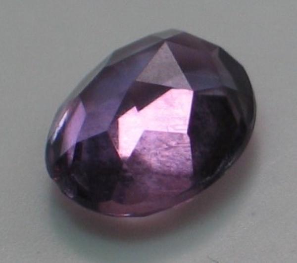 Amethyst im Ovalschliff, Gewicht: 2.3 ct.