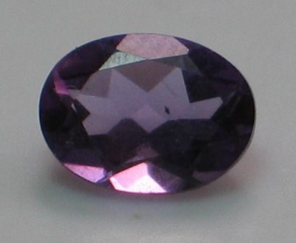 Amethyst im Ovalschliff, Gewicht: 1.0 ct.
