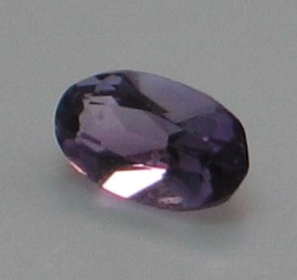 Amethyst im Ovalschliff, Gewicht: 0.245 ct.