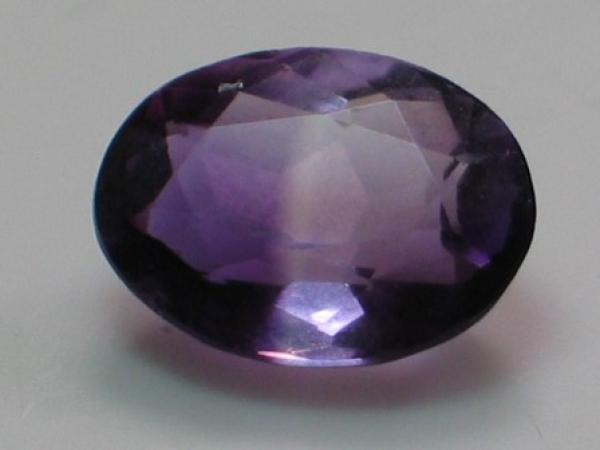 Amethyst im Ovalschliff, Gewicht: 2.8 ct.