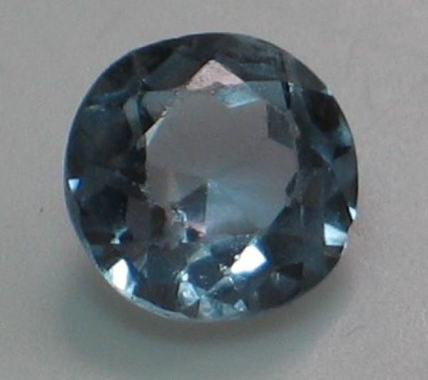 Topas "Swiss-Blue" im Rundschliff, Gewicht: 1.4 ct.