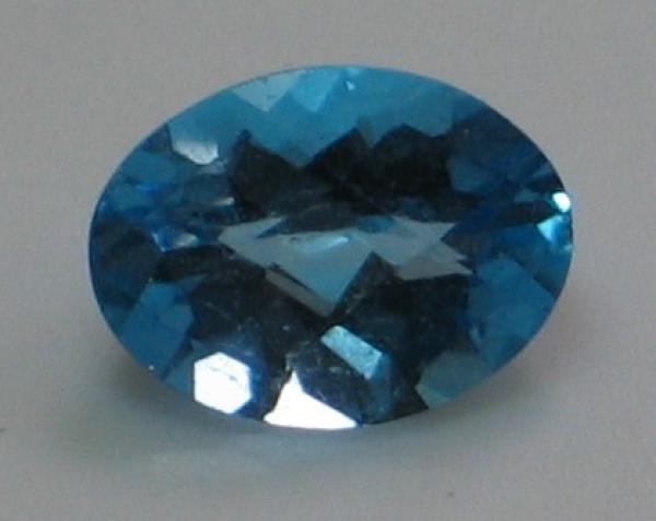Topas "London" im Ovalschliff, Gewicht: 1.3 ct.