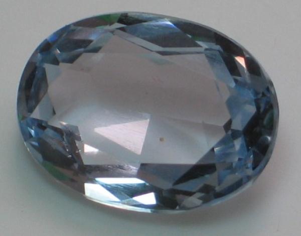 Topas "Sky-Blue" im Ovalschliff, Gewicht: 9.6 ct.