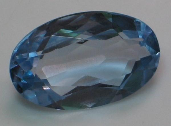 Topas "Swiss-Blue" im Ovalschliff, Gewicht: 6.8 ct.