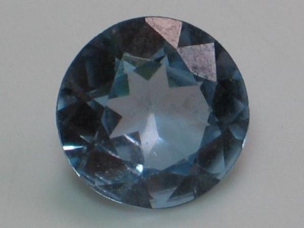 Topas "Swiss-Blue" im Rundschliff, Gewicht: 3.4 ct.