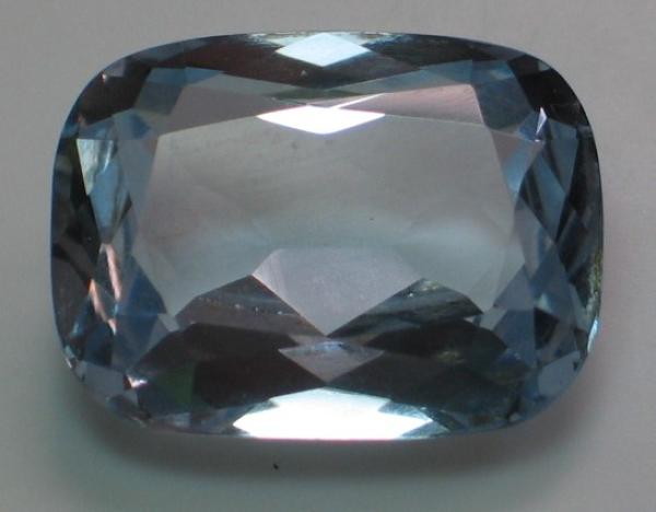 Topas "Sky-Blue" im Baguetteschliff, Gewicht: 22.9 ct.