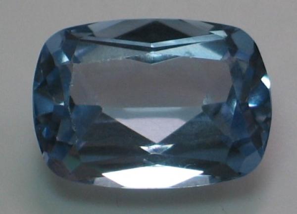 Topas "Sky-Blue" im Baguetteschliff, Gewicht: 22.9 ct.