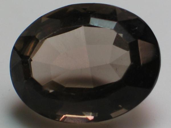 Rauchquarz, oval, Gewicht: 16.8 ct.