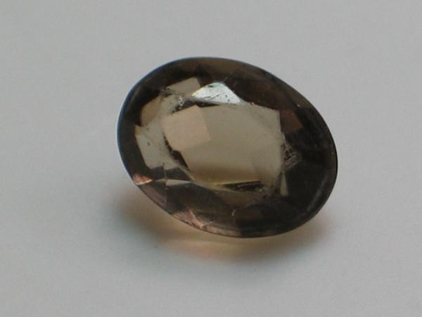 Rauchquarz, oval, Gewicht: 1.8 ct.