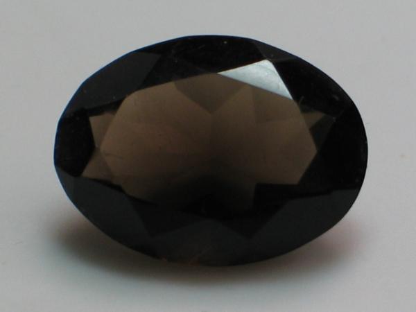 Rauchquarz, oval, Gewicht: 7.5 ct.