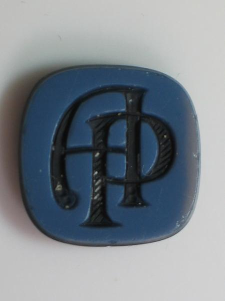 Lagenstein mit Gravur, Carré, Ecken abgerundet, Masse (L/B/H): 13,66-13,92 x 2,70 mm