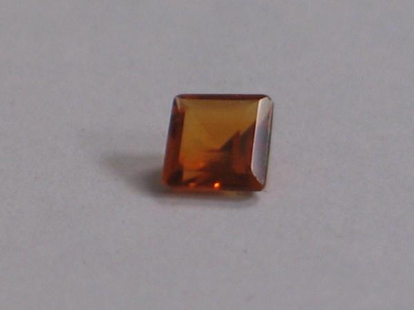 Hessonit, Carré, orange, 0.27 ct, Maße: 4,00-4,01 x 2,42 mm