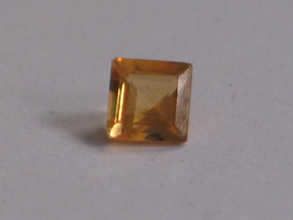 Golden Citrin, Carré, 0.3 ct, Maße: 4,07-4,10 x 2,80 mm