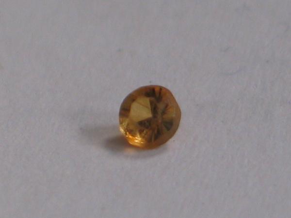 Golden Citrin, rund, 0.095 ct, Maße: 3,03-3,05 x 2,24 mm
