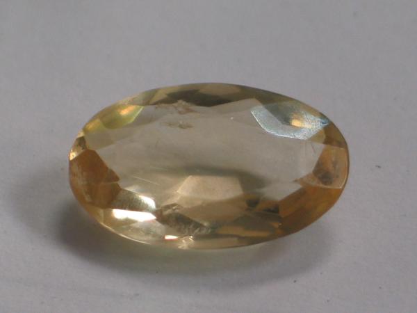 Citrin, hellgelb, Ovalschliff, Gewicht: 5.6 ct.