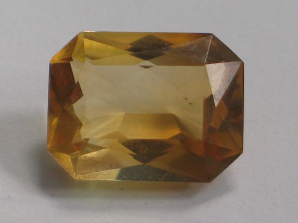 Citrin, goldgelb, Ceylonschliff, Gewicht: 8.9 ct.