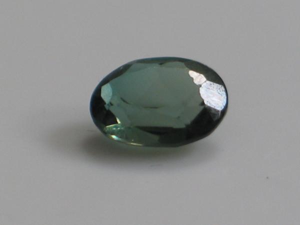 Turmalin, blaugrün, Ovalschliff, Gewicht: 2.0 ct.