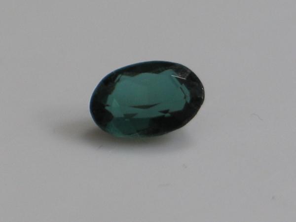 Turmalin, blaugrün, Ovalschliff, Gewicht: 1.1 ct.