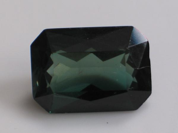 Turmalin, dunkelgrün, gemischter Smaragdschliff, Gewicht: 9.6 ct.