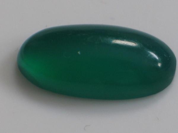 Turmalin, dunkelgrün, Cabochon, oval, Gewicht: 5.5 ct.