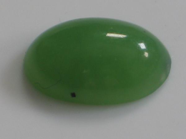 Turmalin, lindgrün, Cabochon, oval, Gewicht: 6.3 ct.