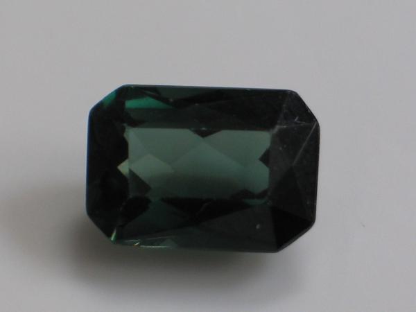 Turmalin, dunkelgrün, gemischter Smaragdschliff, Gewicht: 6.8 ct.