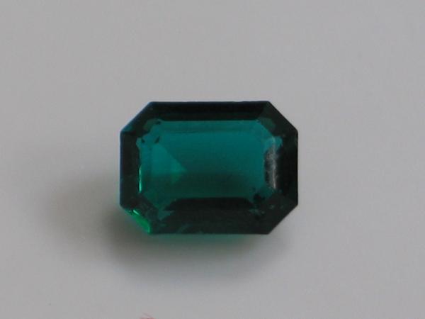 Turmalin, dunkles grasgrün, gemischter Smaragdschliff, Gewicht: 1.5 ct.