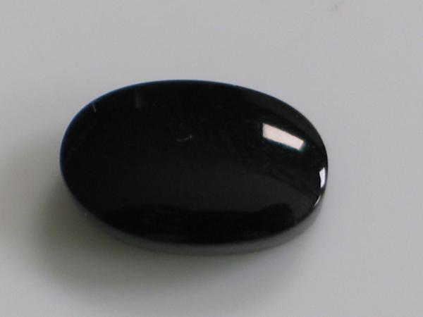 Onyx Platte -schwarz- , Oval, leicht gewölbte Platte, L/B/H 11,60 x 7,63 x 3,64 mm, Gewicht: 3.0 ct.