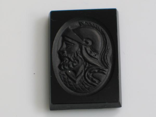 Onyx Platte -schwarz- , Siegelstein "römischer Feldherr", rechteckig, L/B/H 19,56 x 13,43 x 2,52 mm, Gewicht: 7.6 ct.