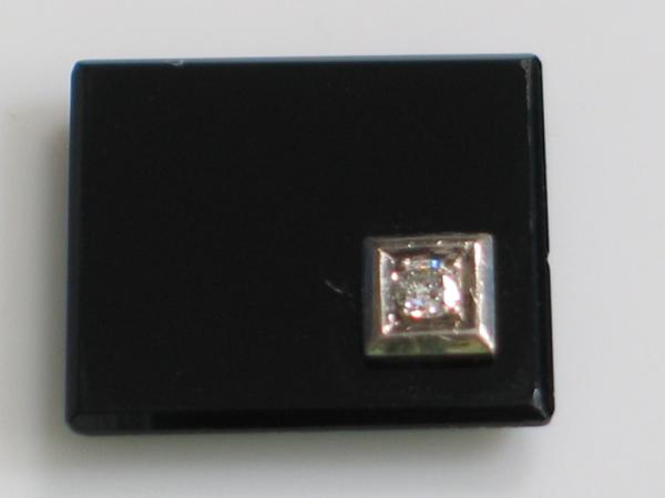 Onyx Platte mit Diamant 0.03 ct. in Weißgoldfassung, Randfacette, Gewicht: 1,14 g
