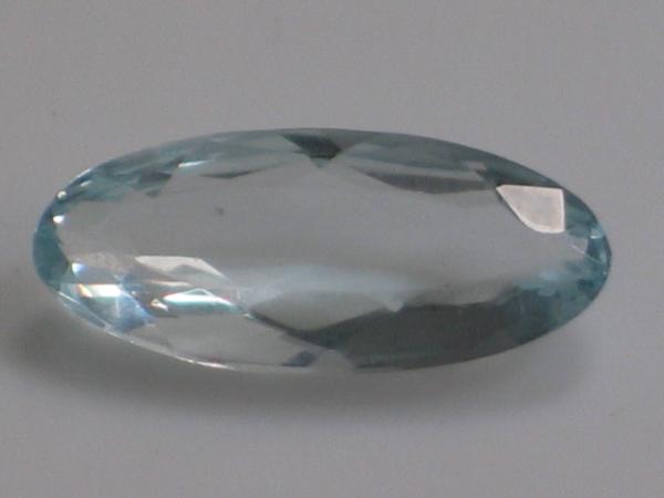 Aquamarin, hellblau, Ovalschliff, Gewicht: 2.3 ct.