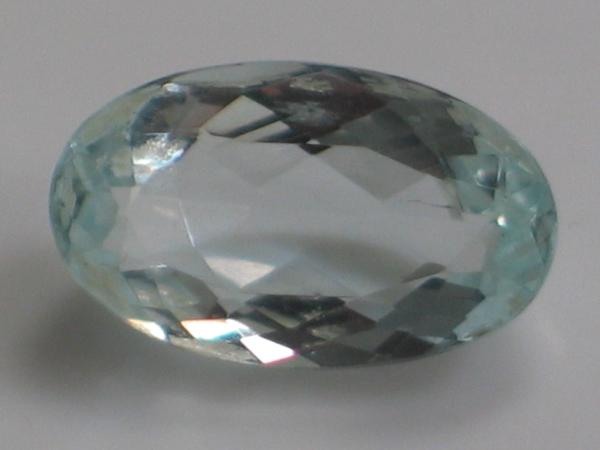 Aquamarin, hellblau, Ovalschliff, Gewicht: 4.8 ct.