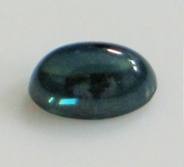 Saphir Cabochon, blaugrün, Maße: 5,73 x 3,66 x 2,76 mm, Gewicht: 0.6 ct.