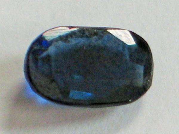 Saphir im Ovalschliff, blau, Gewicht: 1.5 ct.