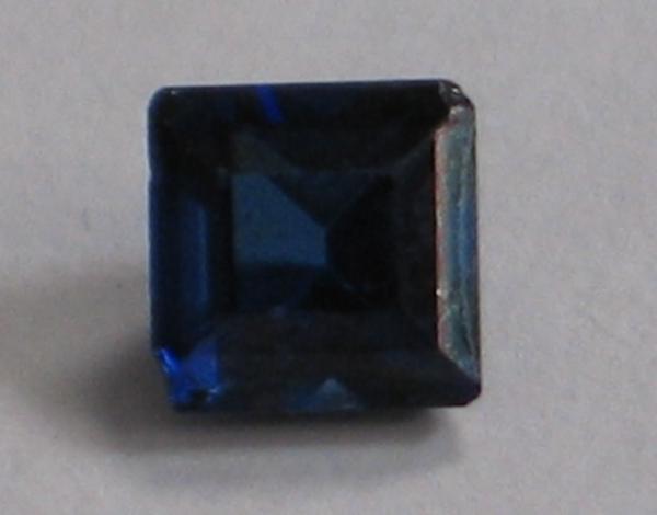 Saphir im Carréschliff, blau, Gewicht: 0.47 ct.