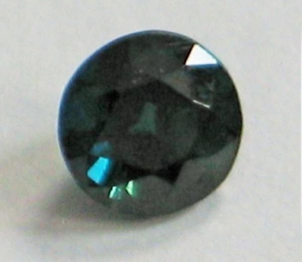 Saphir im Rundschliff, blaugrün, Gewicht: 0.45 ct.