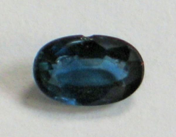 Saphir im Ovalschliff, blau, Gewicht: 0.5 ct.