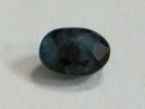Saphir im Ovalschliff, blau, Gewicht: 0.58 ct.