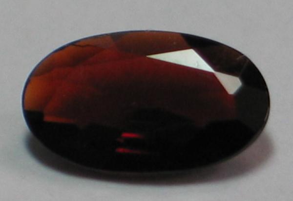 Pyrop-Granat, blutrot, Ovalschliff, Maße: 10,18 x 6,20 x 2,86mm, Gewicht: 1.48 ct.